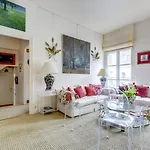 The Persian Lady - Lovely & Quiet - Latin Quarter